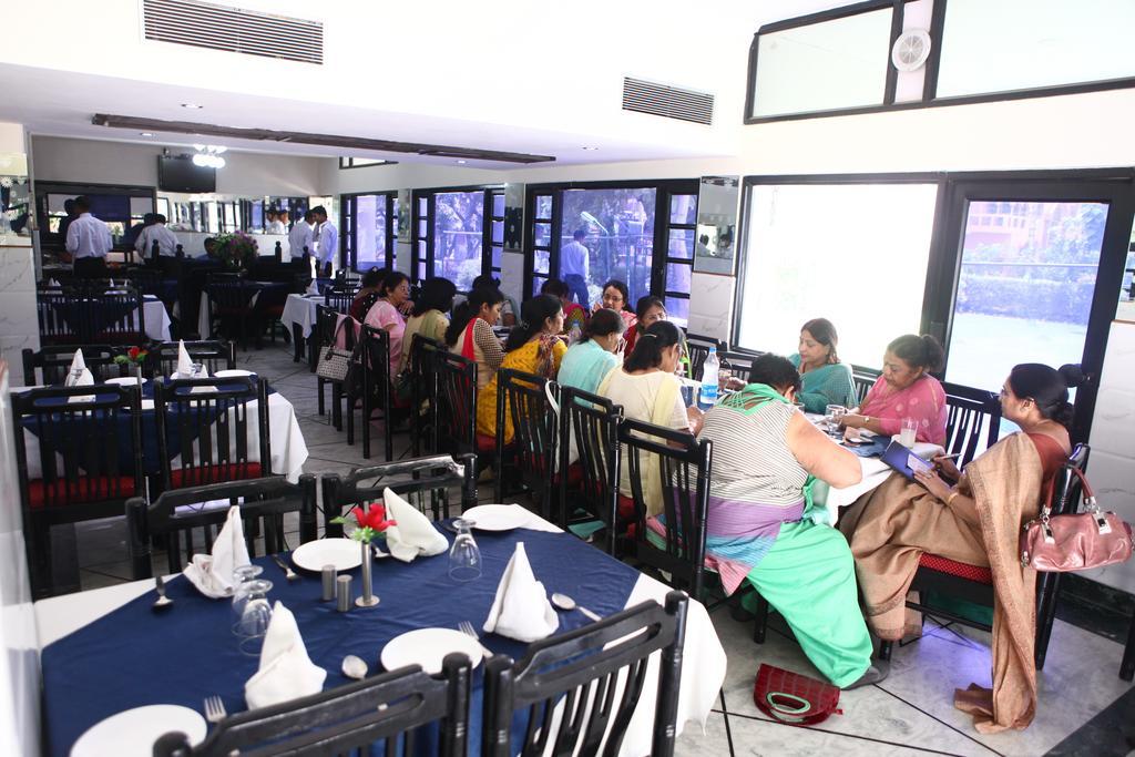 Hotel Ekant Faridabad Extérieur photo