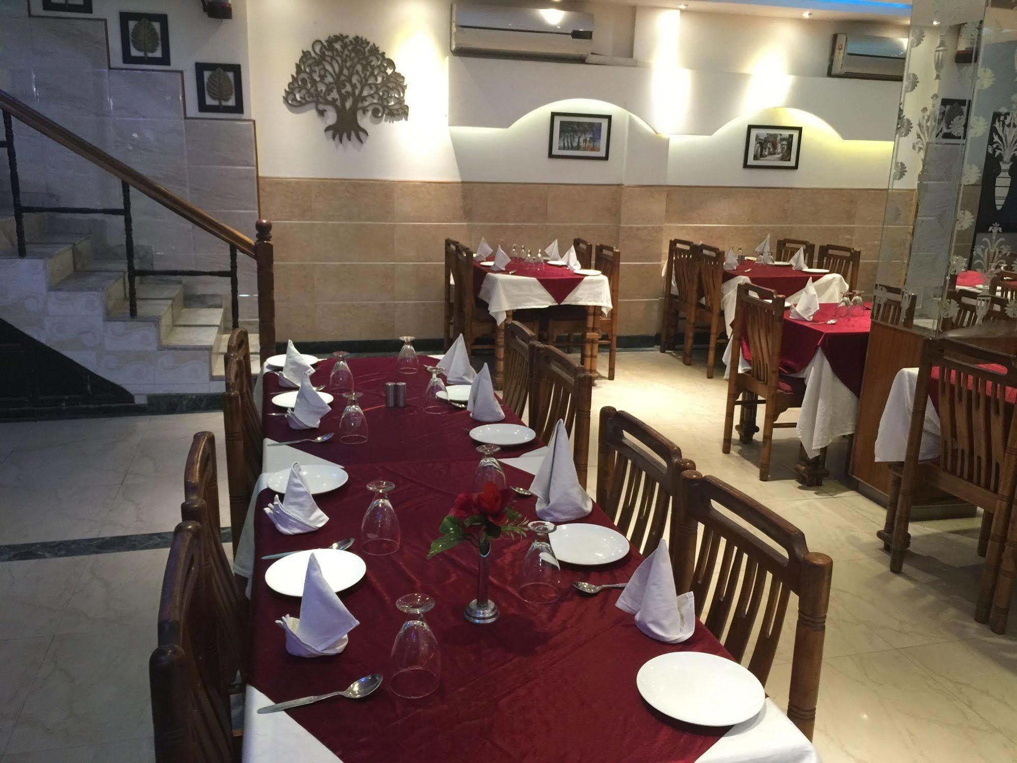 Hotel Ekant Faridabad Extérieur photo