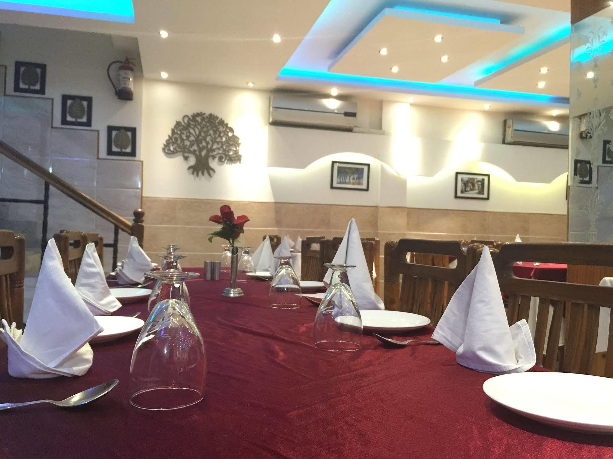 Hotel Ekant Faridabad Extérieur photo