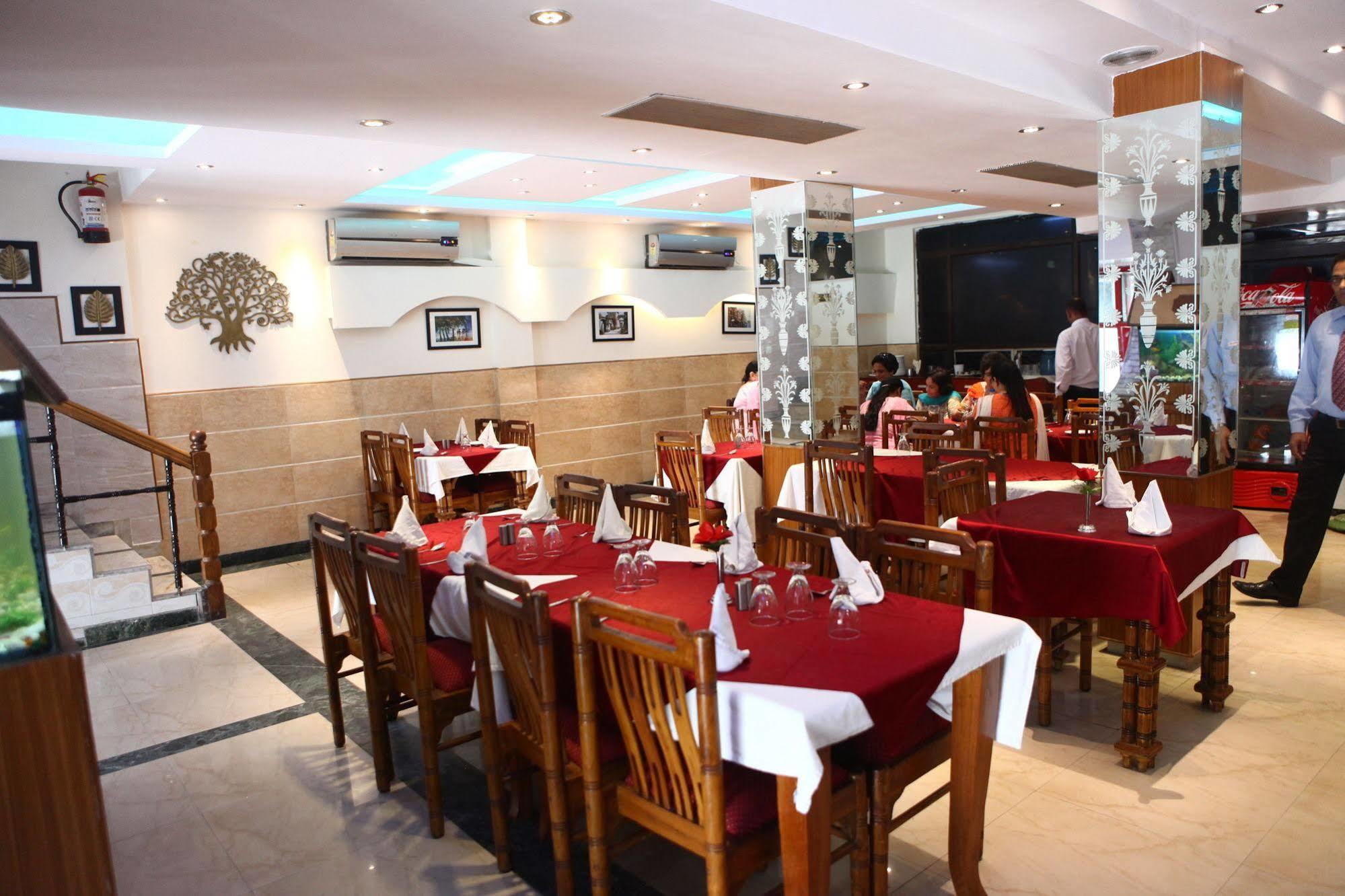 Hotel Ekant Faridabad Extérieur photo