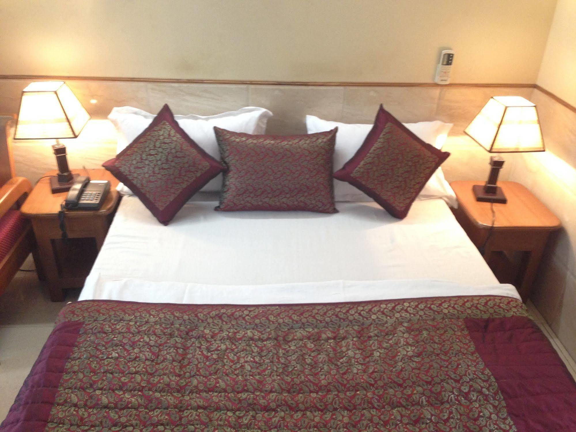 Hotel Ekant Faridabad Extérieur photo