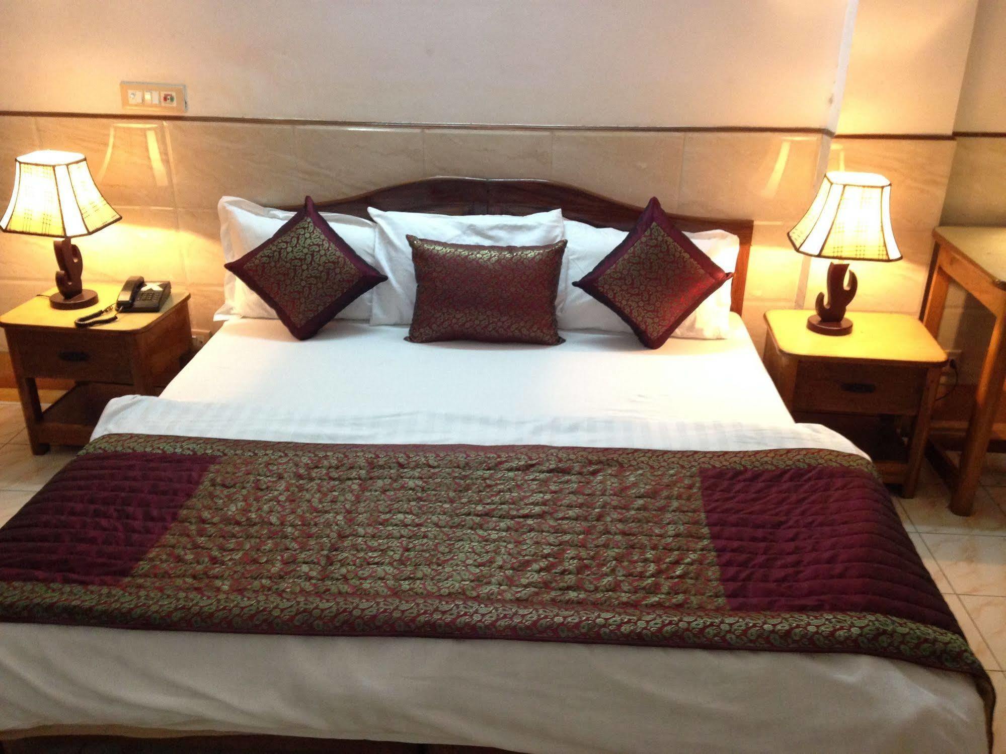 Hotel Ekant Faridabad Extérieur photo